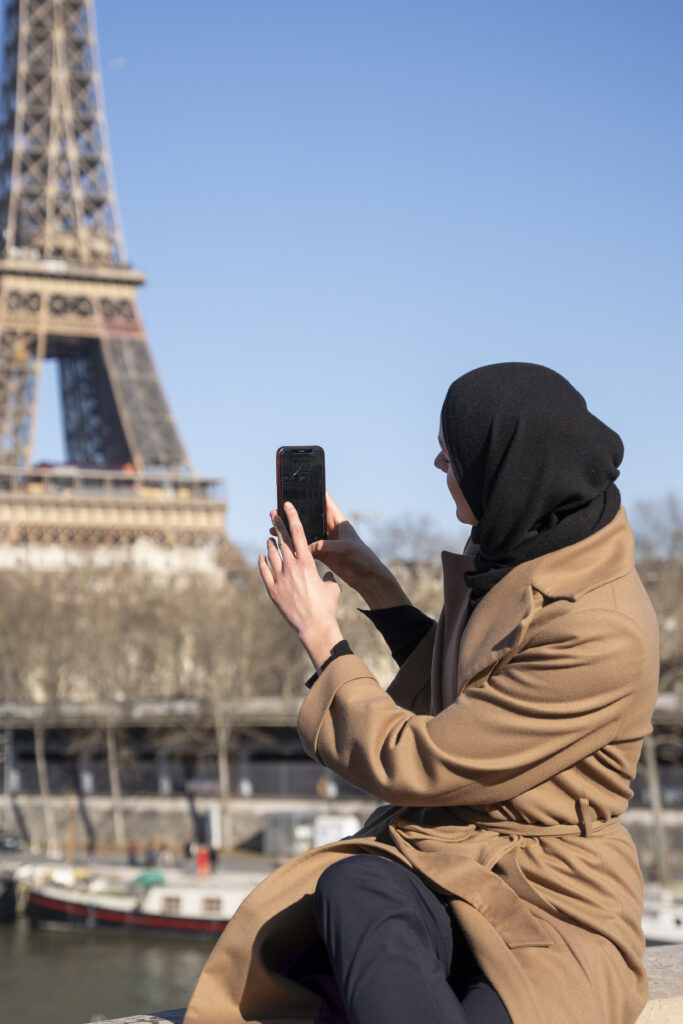 Safe Travels in French: muslim-woman-traveling-paris 